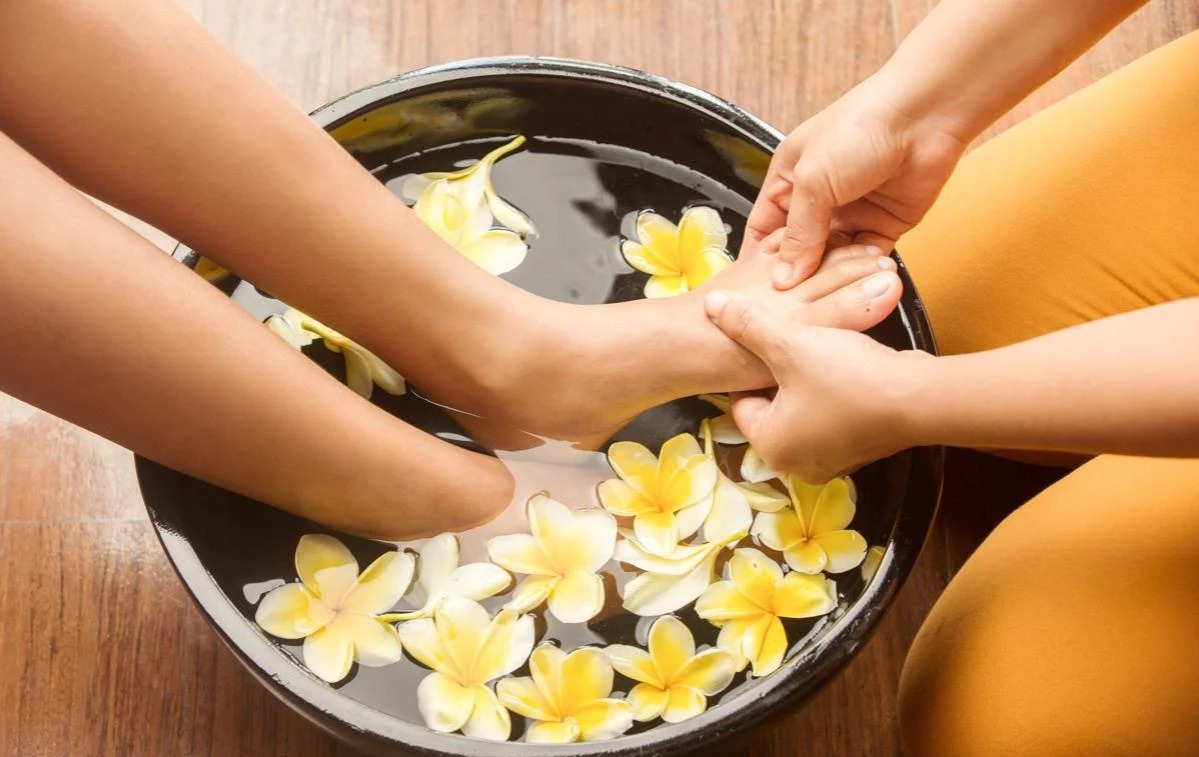 Pedicure for foot care, but high blood sugar can be dangerous