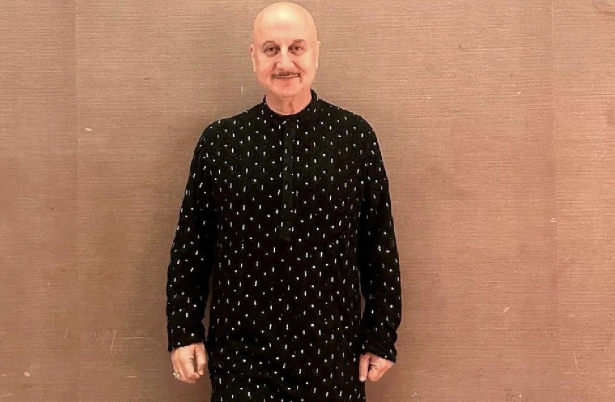 A thief broke the lock and entered Anupam’s office, what was lost?