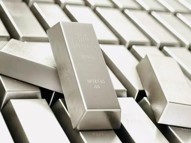 Silver futures increase on demand